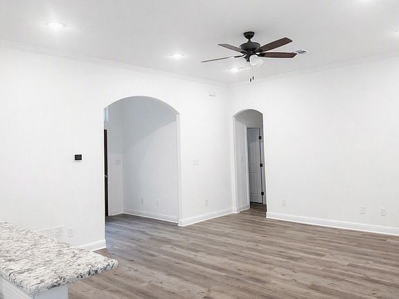 4th image of 395 Frederick Dr