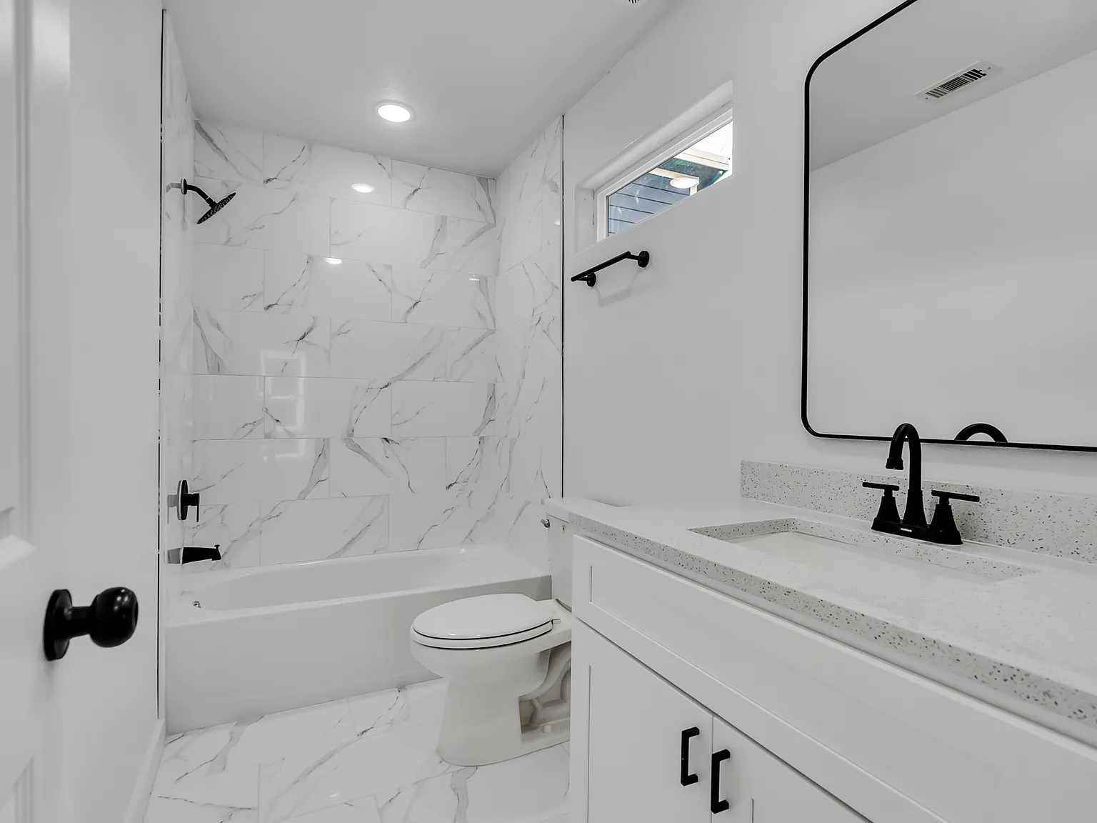 3 bed, 2.5 bath, 1600 sqft, $1,900 — Photo 3