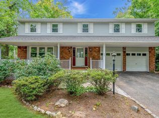 1 Gildare Dr, East Northport, NY 11731