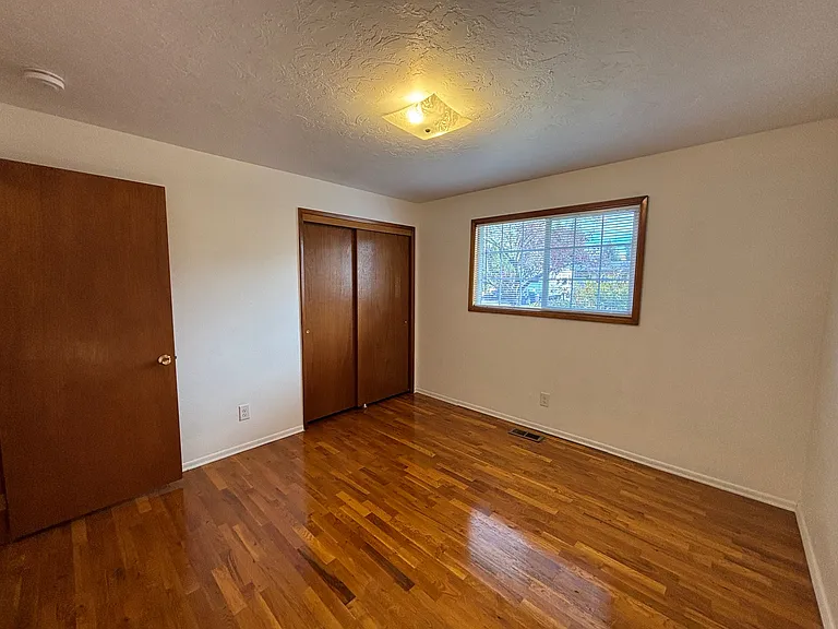 210 Corcoran Ln — Photo 6