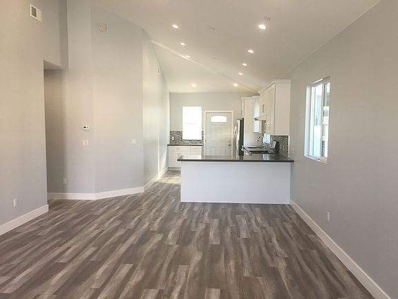 4th image of 6733 1/2 Kraft Ave
