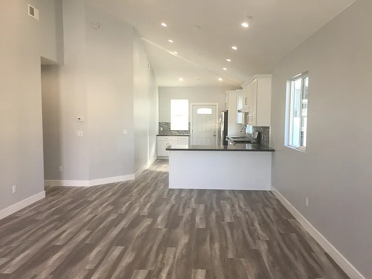 6733 1/2 Kraft Ave — Photo 4