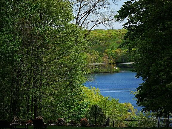 3rd image of 857 Old Kensico Rd
