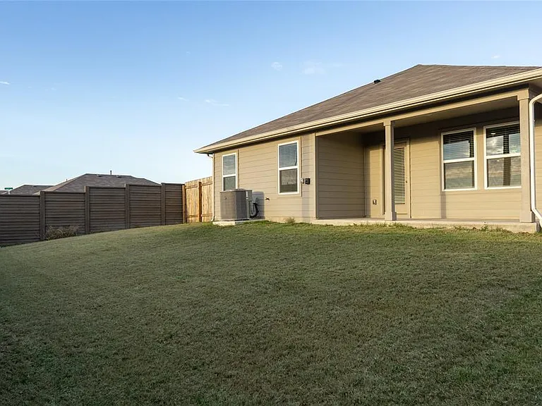 401 Abbey Ln — Photo 19
