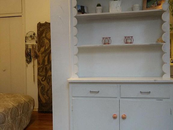 bottom of the "L" shape builtin book shelves