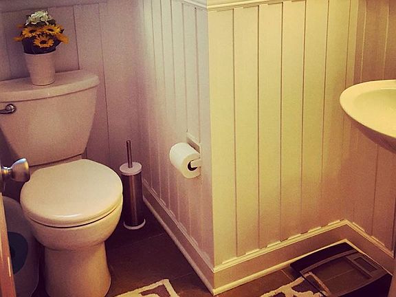 1/2 bath downstairs