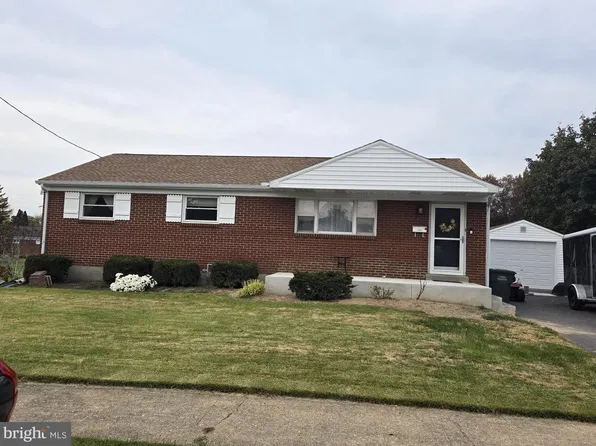 37 Palmer Dr, Camp Hill, PA 17011