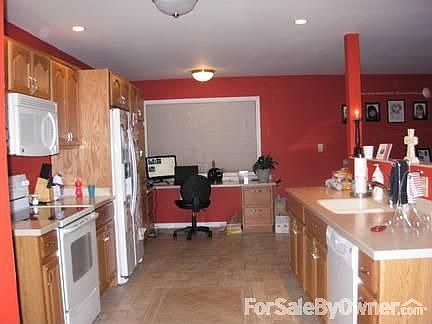 3rd image of 423 Forest Lawn Blvd