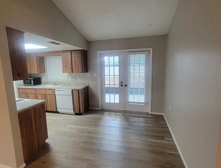 1305 Calamondin Dr — Photo 5