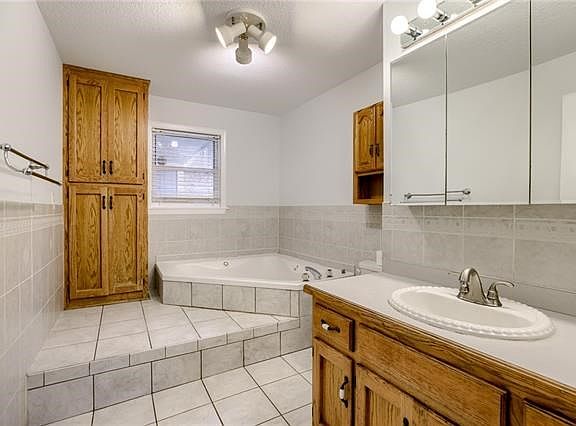5th image of 4114 N 49th Dr