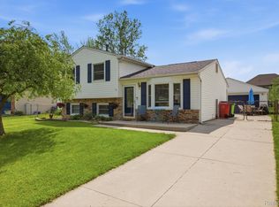 30232 Torry Ave, Flat Rock, MI 48134