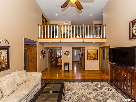 4th image of 10854 Pembrook Ct