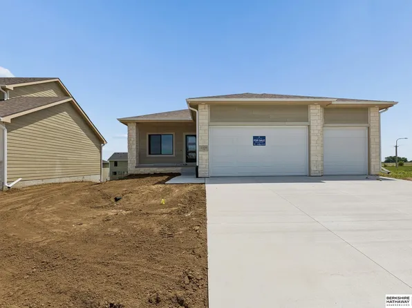 21439 Y St, Elkhorn, NE 68022