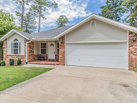 4th image of 36 Lyndhurst Dr