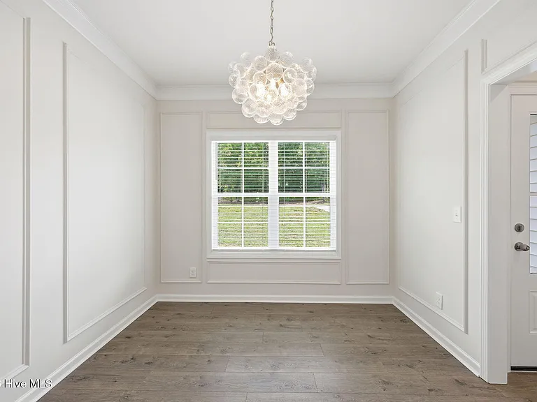 105 Village Dr — Photo 16