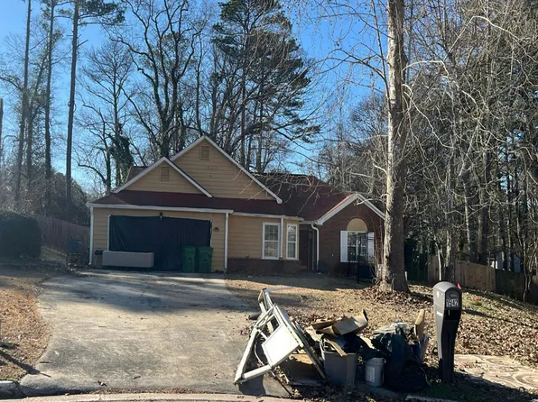 1542 Canberra Dr, Stone Mountain, GA 30088