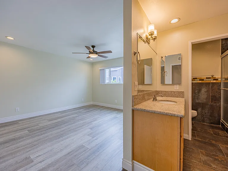 2411 Prospect Ave #107 — Photo 19