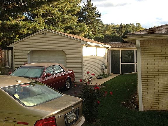 5th image of 1003 Valley Dr