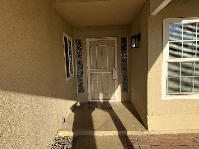 1900 S San Joaquin Dr — Photo 2