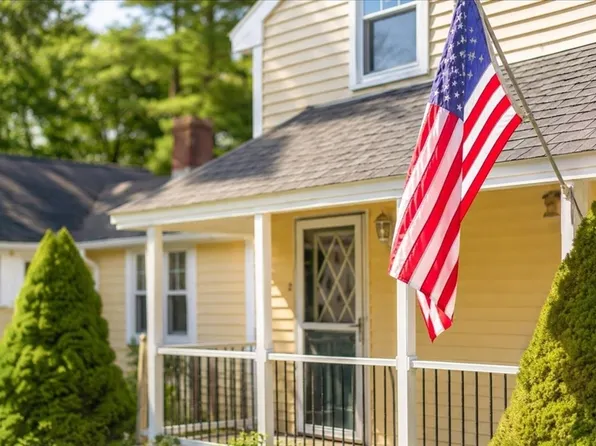 2 Bartlett Ave, Duxbury, MA 02332