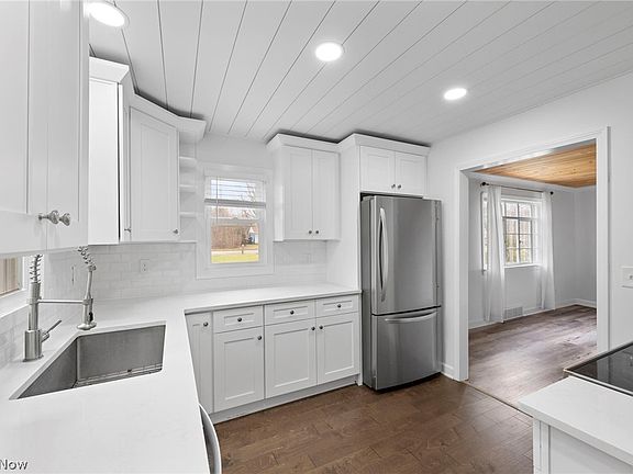 4th image of 2640 Lost Nation Rd