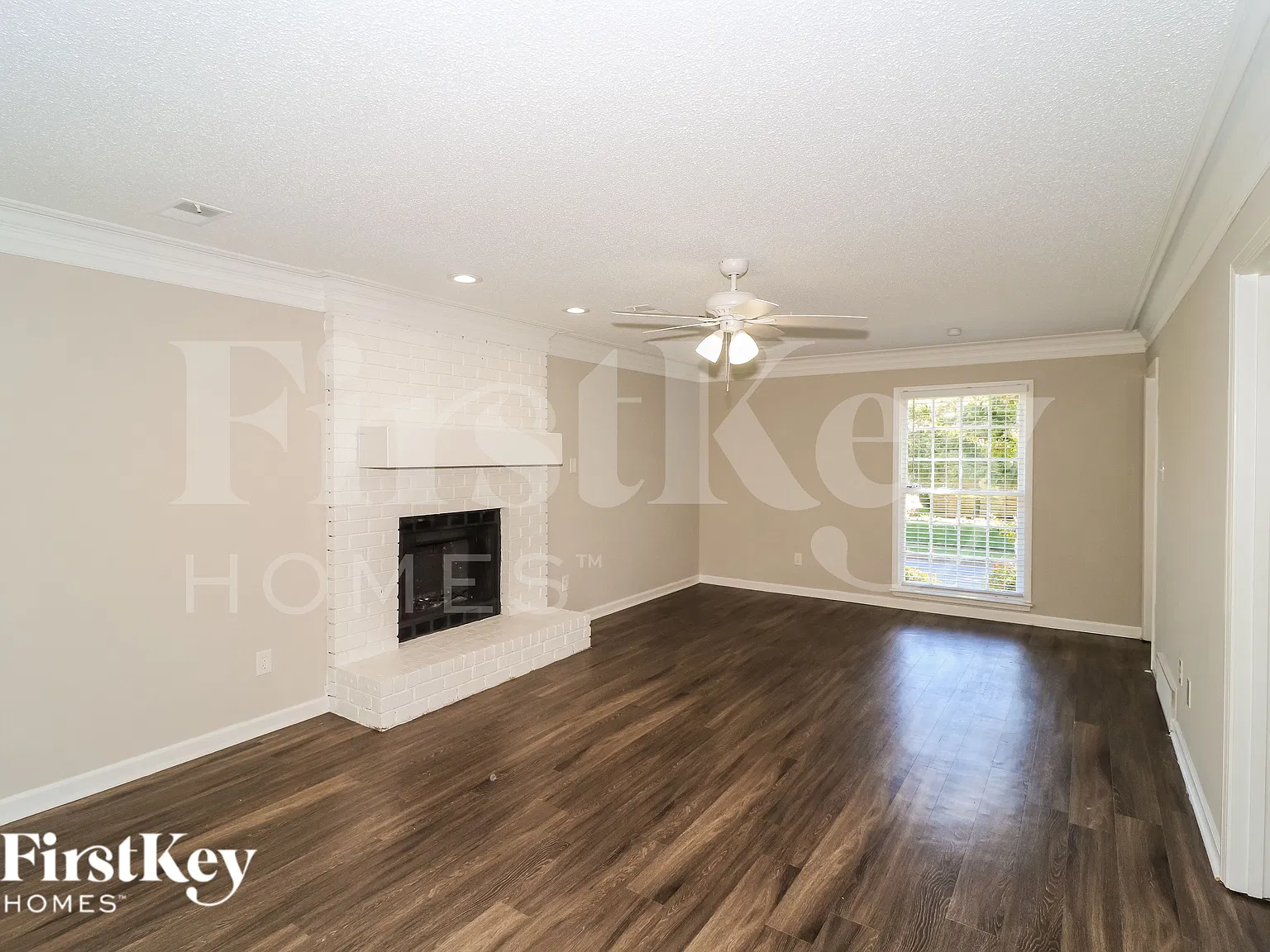 3 bed, 2.5 bath, 2439 sqft, $2,180 — Photo 4