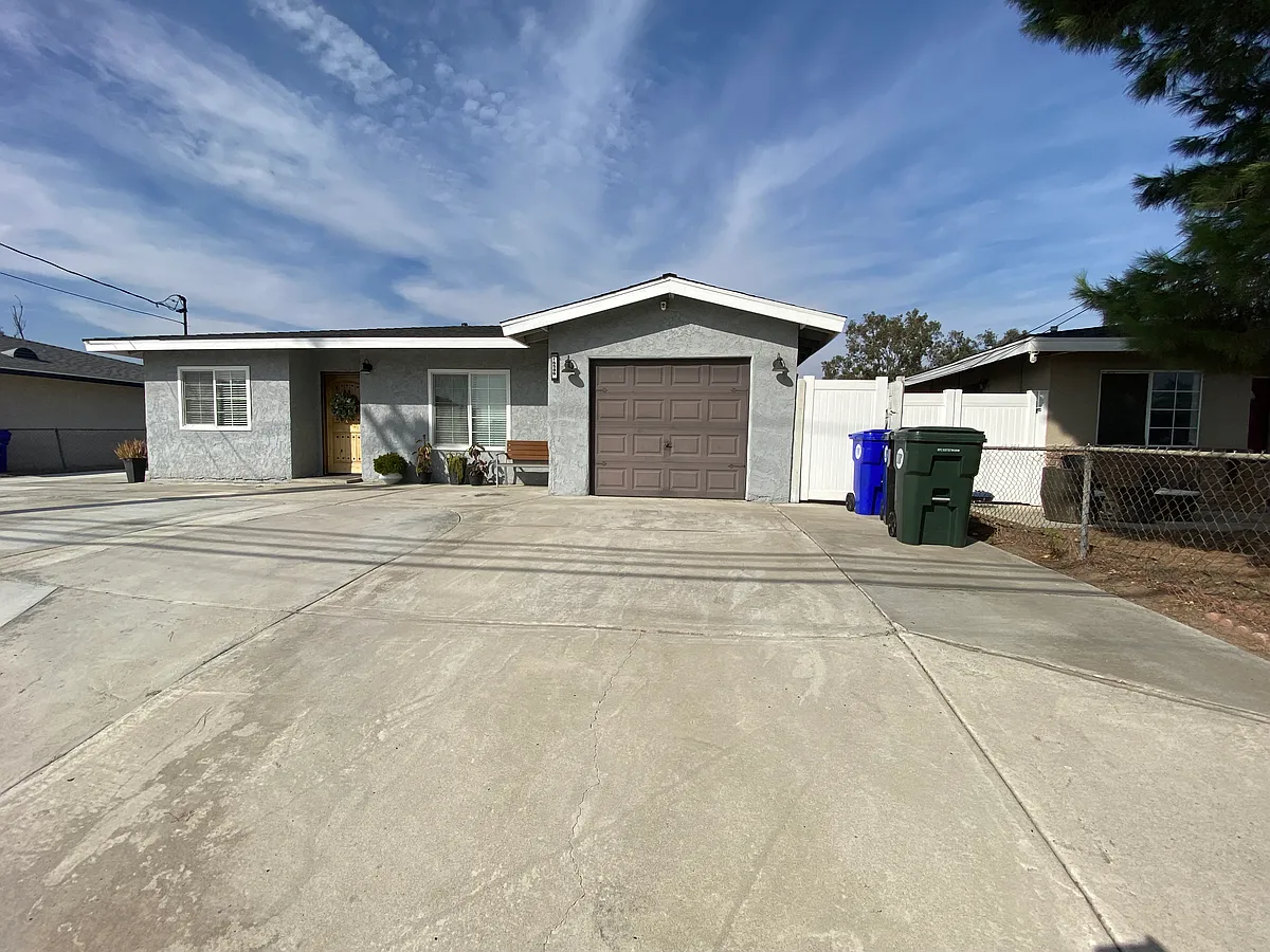 Building Photo - 16586 Miller Ave