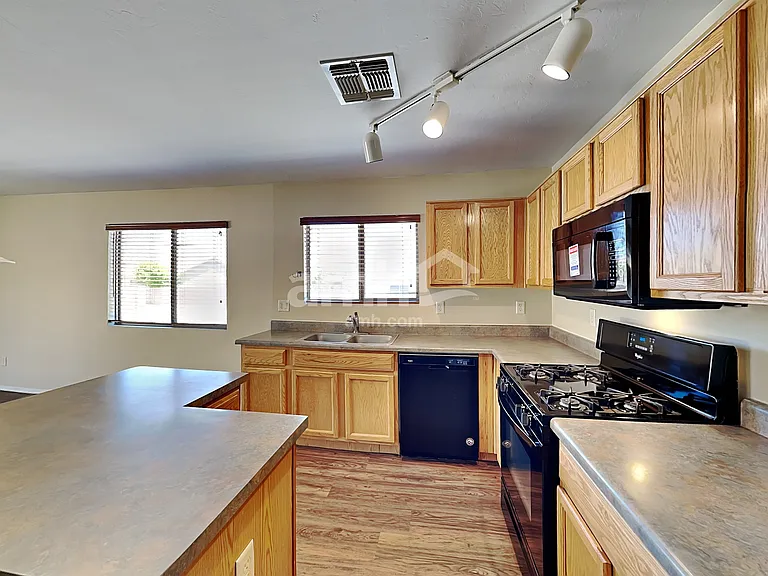 742 W Emerald Key Dr — Photo 3