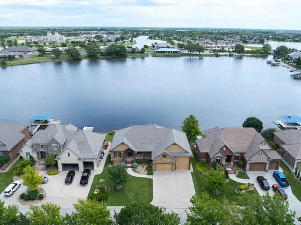 3510 N Beach Club Cir, Wichita, KS 67205