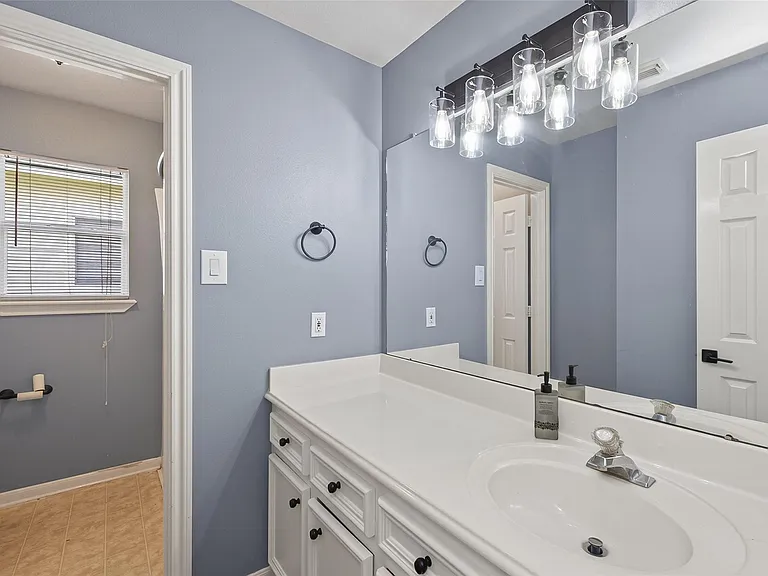 232 Doncaster St — Photo 38