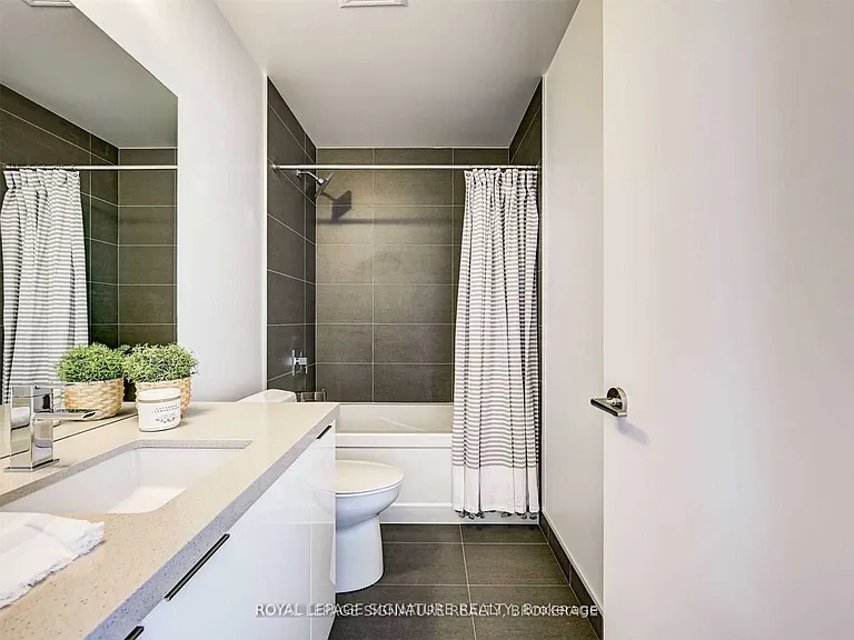 8 Eglinton Ave E #5303 — Photo 31