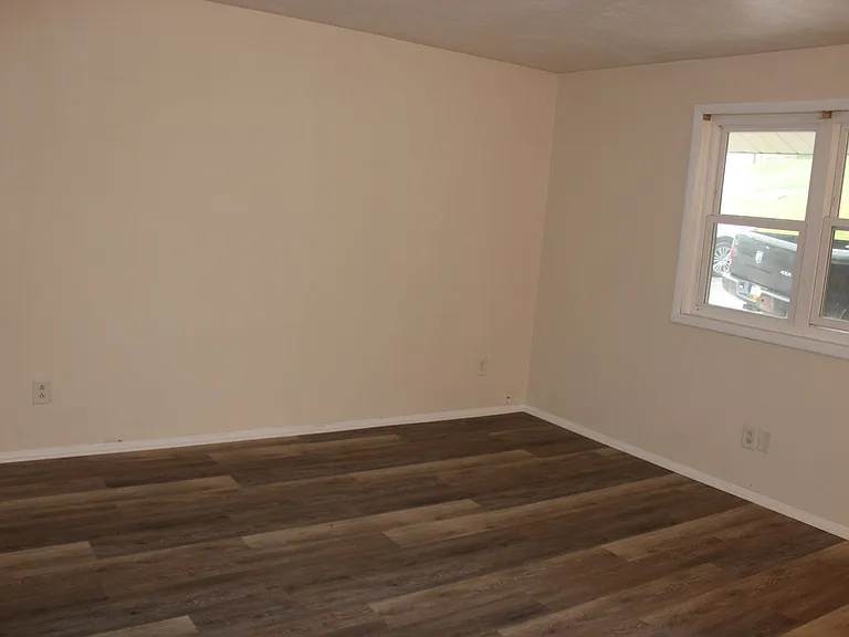 875 Fairview Ave — Photo 4