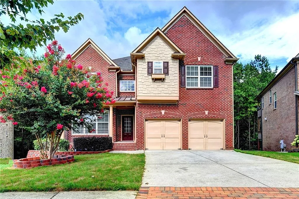 5 bed, 5.0 bath, 4494 sqft, $3,300 — Photo 2
