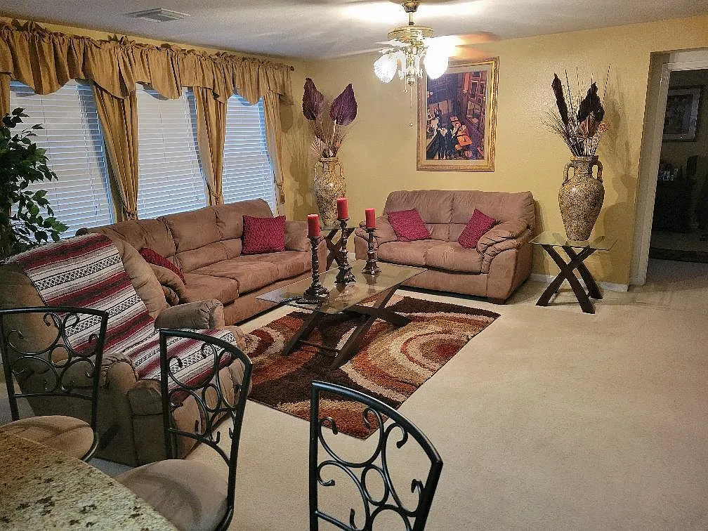 4 bed, 2.5 bath, 2836 sqft, $2,700 — Photo 3