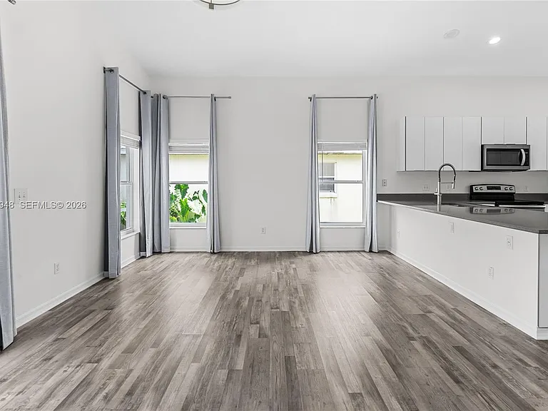 434 Castlemain Cir — Photo 18