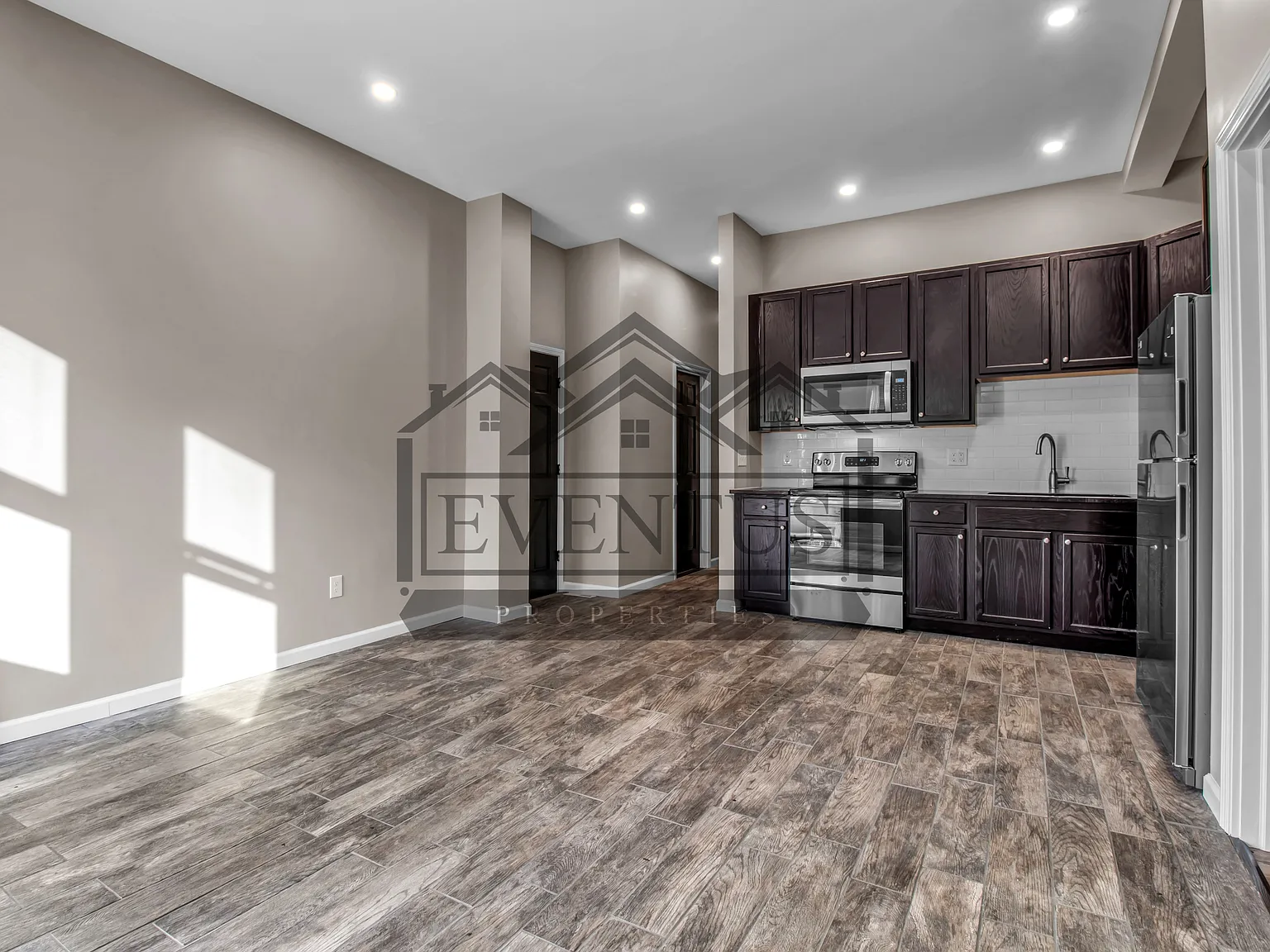 4 bed, 1.5 bath, 1500 sqft, $2,320 — Photo 4