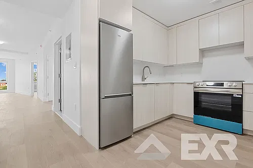 48 Somers St Photo 1
