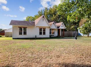 1026 E Jefferson St, Hugo, OK 74743