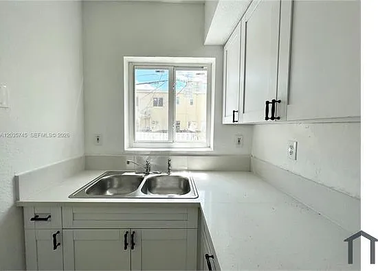 3 bed, 1150 sqft, $2,500 — Photo 4