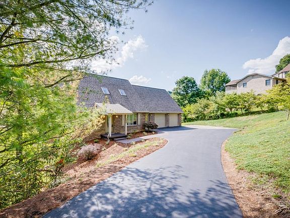 2nd image of 1404 Hillmont Dr