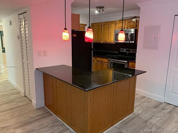 4th image of 8860 Fontainebleau Blvd APT 401