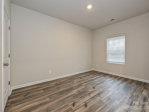 3rd image of 1621 Baymont Ct
