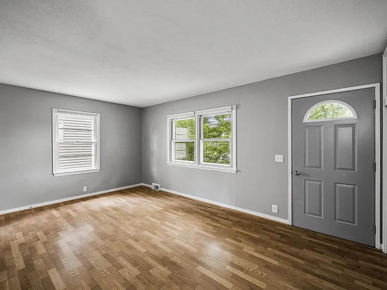 515 12th Ave NW — Photo 8