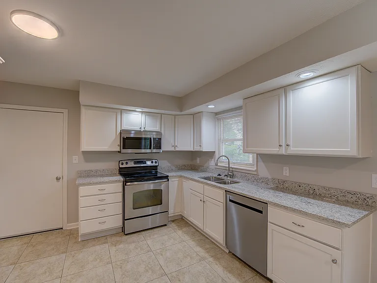 616 N Morse Ave — Photo 5