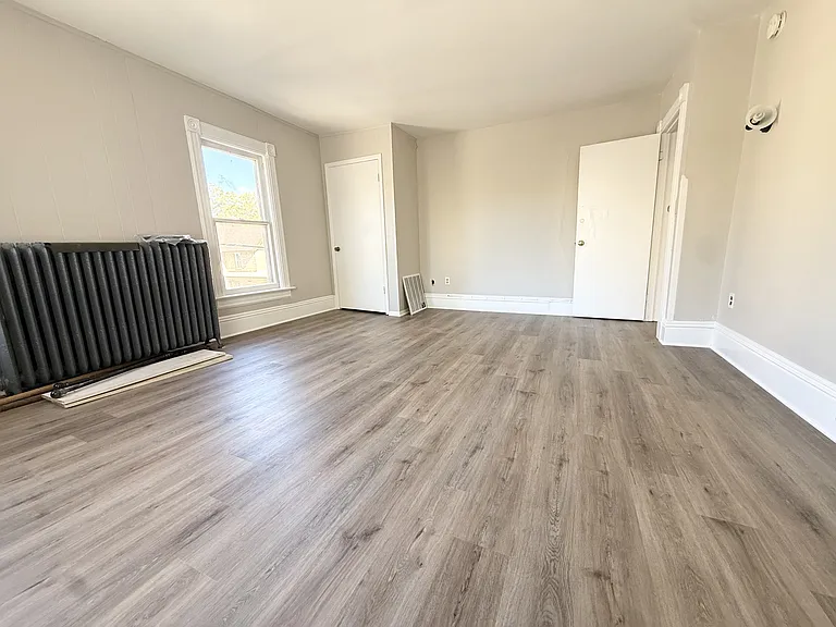 221 N Pinckney St — Photo 2