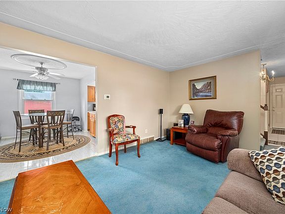 4th image of 2180 Claus Rd