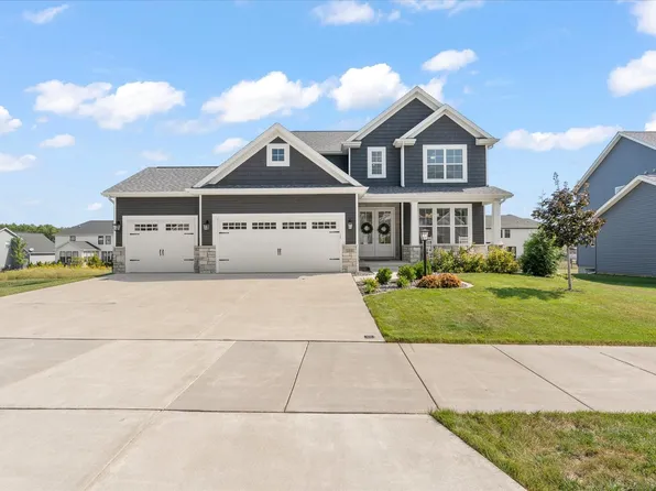 1210 Briarwood Ln, Mahomet, IL 61853