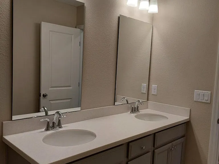 12911 Josslyn Ln — Photo 12
