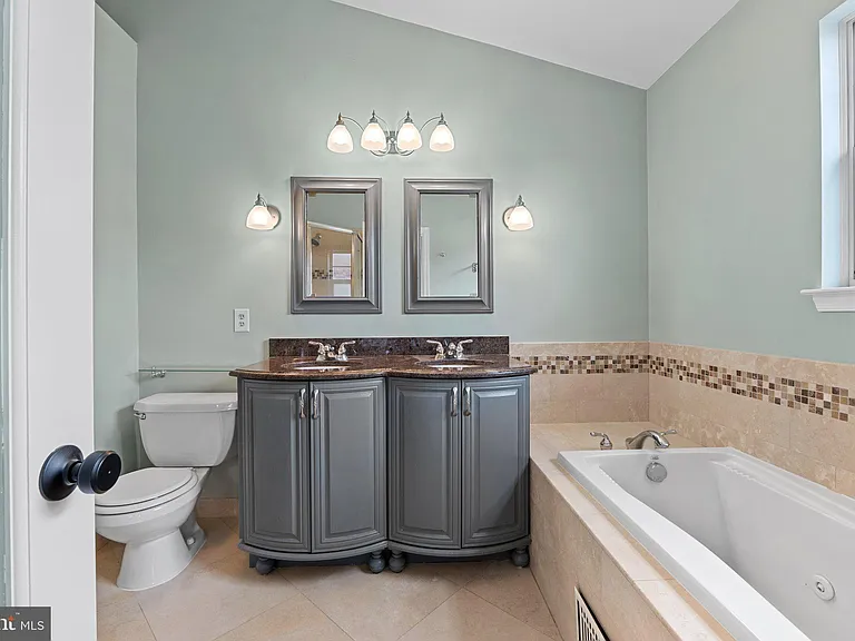 6804 Signature Cir — Photo 16