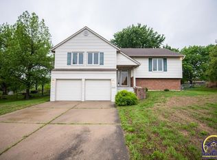 7033 SW 33rd St, Topeka, KS 66614